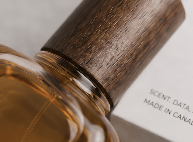 Macro shot of the Elmiral wood cap